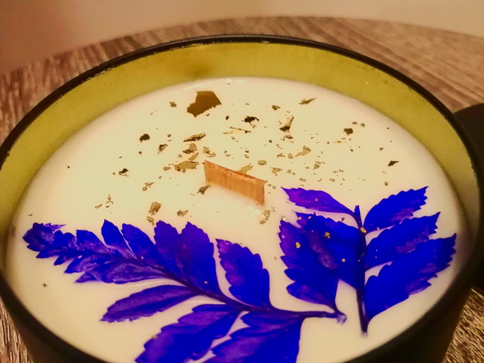 Velas intencionadas Velas artesanales de soya con aromas típicos de la temporada